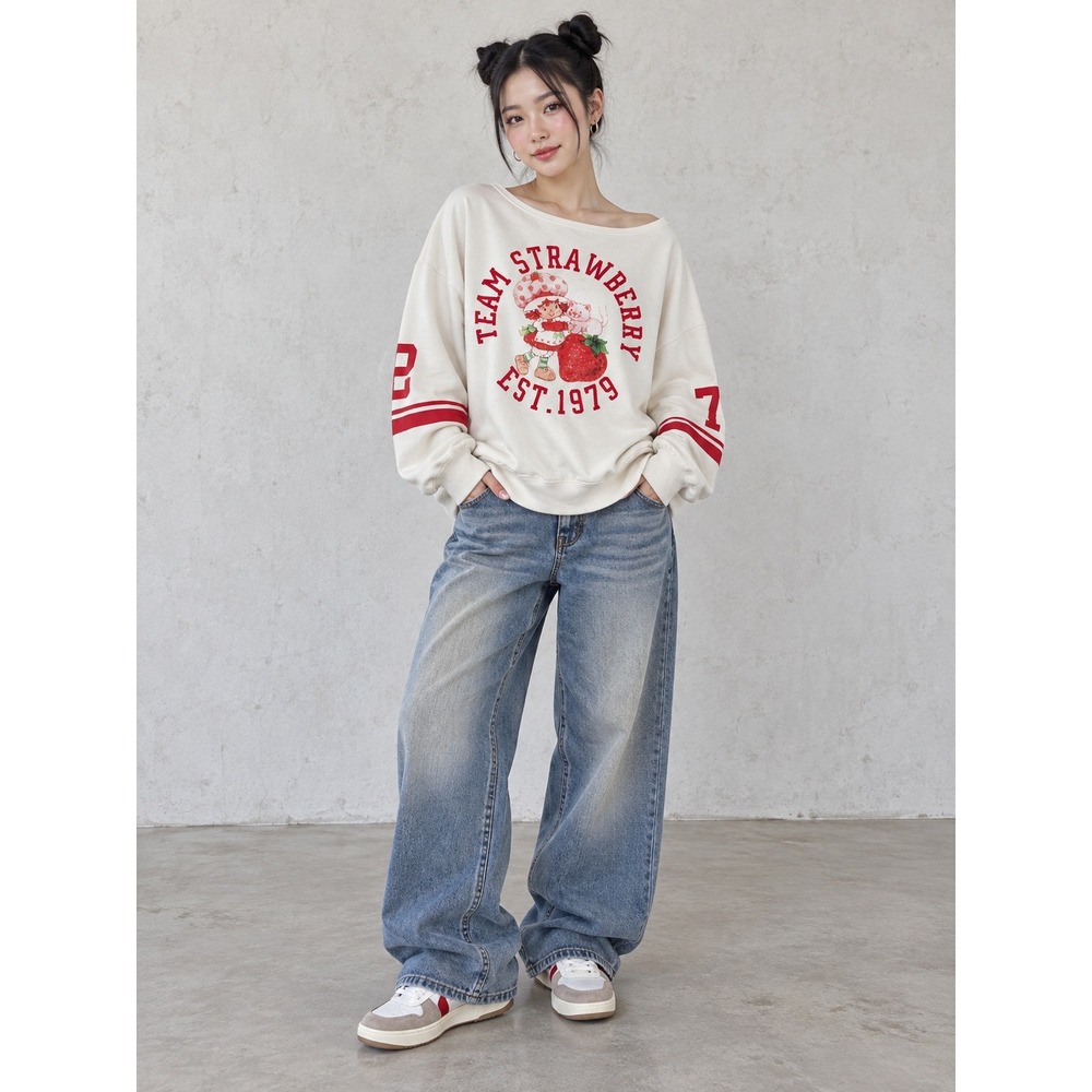Retro Oversized Strawberry Shortcake Team 1979 Graphic White Red M Sweatshirt